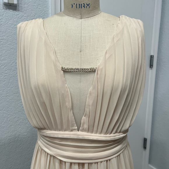 Small size ( runs big) worn only once for just 2 hrs. - Picture 4 of 6